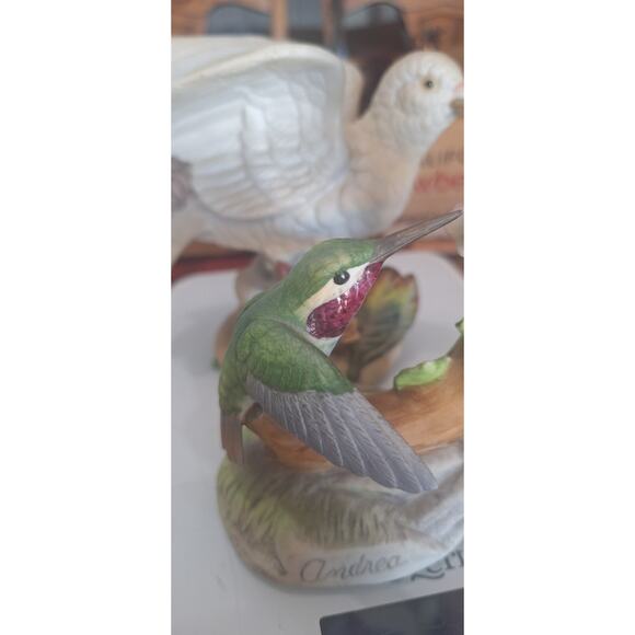 Andrea by Sadek Hummingbird & Royal Crown Dove Figurine Pair – 1980s Porcelain - Picture 11 of 12